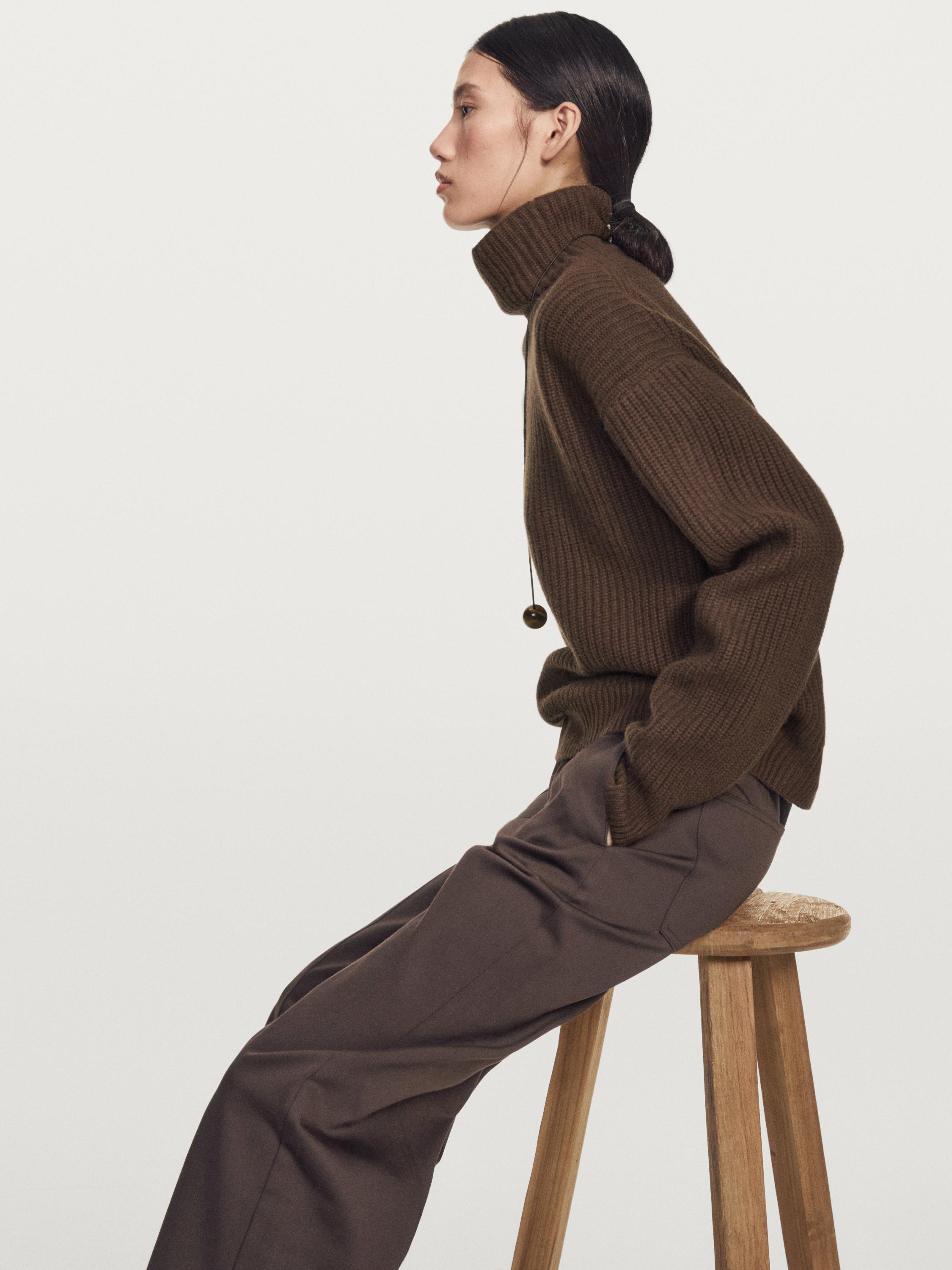 Mid-rise carrot fit trousers